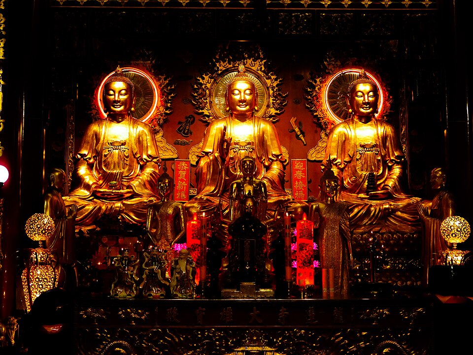 A photograph of Wat Mangkon Kamalawat