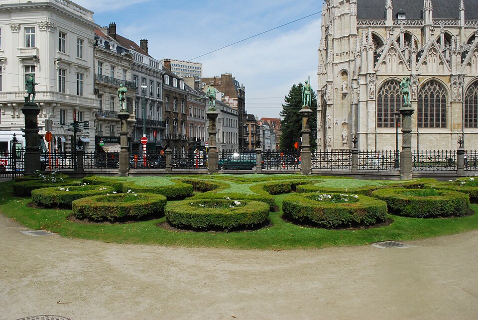A photograph of Square du Petit Sablon - Kleine Zavelsquare