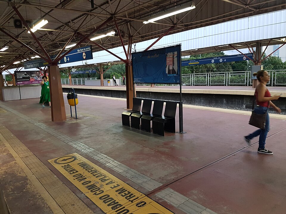 A photograph of Shopping 1