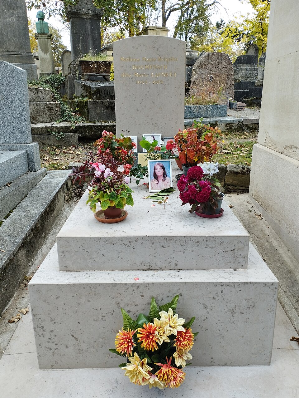 A photograph of Grave of Laforêt