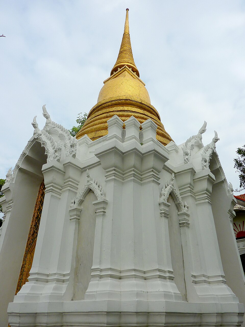 A photograph of Wat Ratchabophit Royal Cemetery