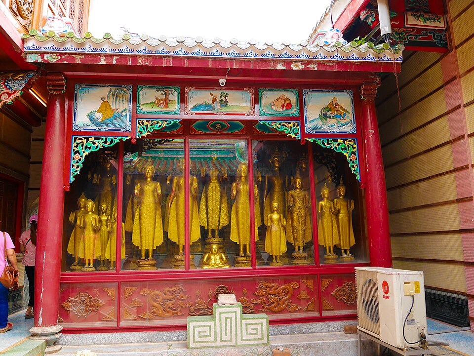 A photograph of Wat Mangkon Kamalawat