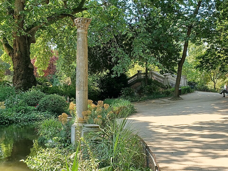 A photograph of parc Monceau