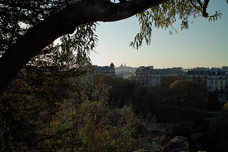 A photograph of parc des Buttes-Chaumont