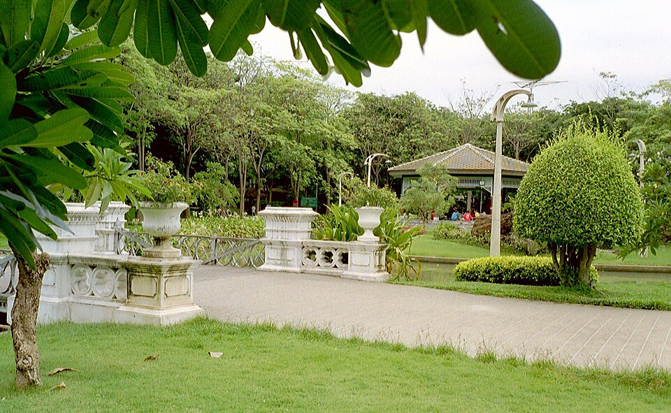 A photograph of Saranrom Park