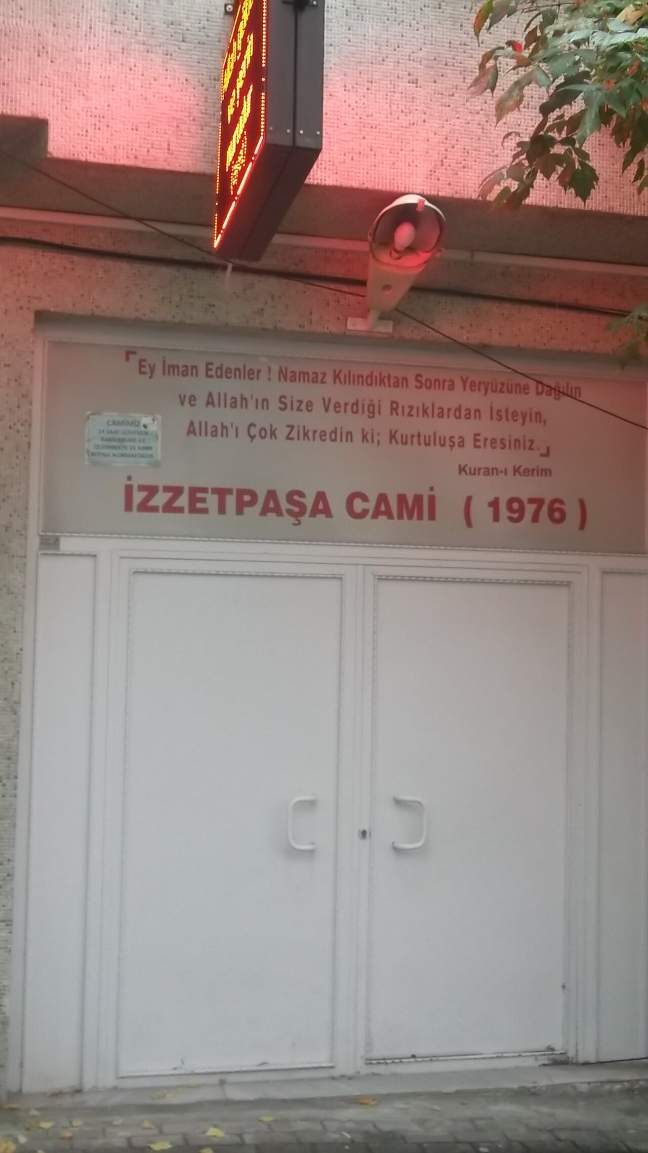 صورة İzzetpaşa Mosque