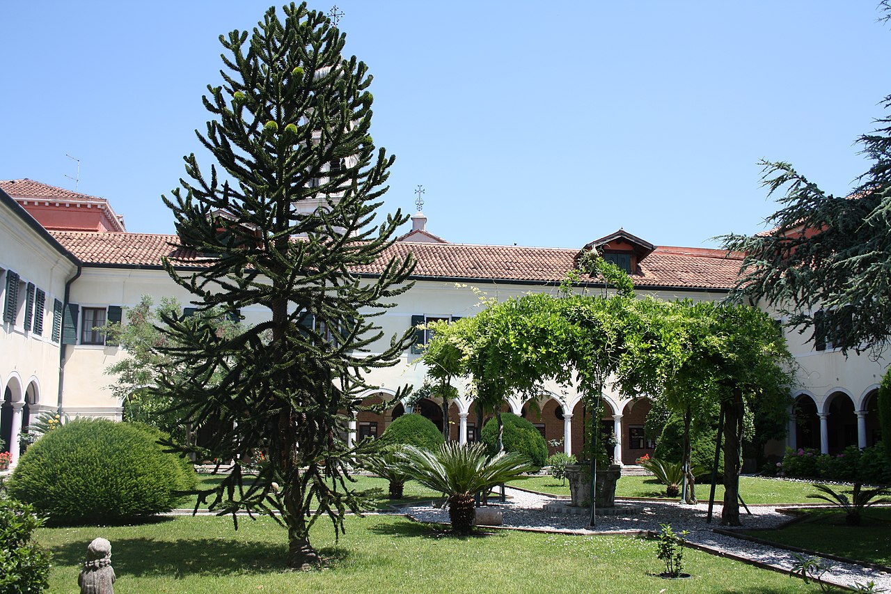 cloister of Monastery of San Lazzaro degli Armeni fotoğrafı