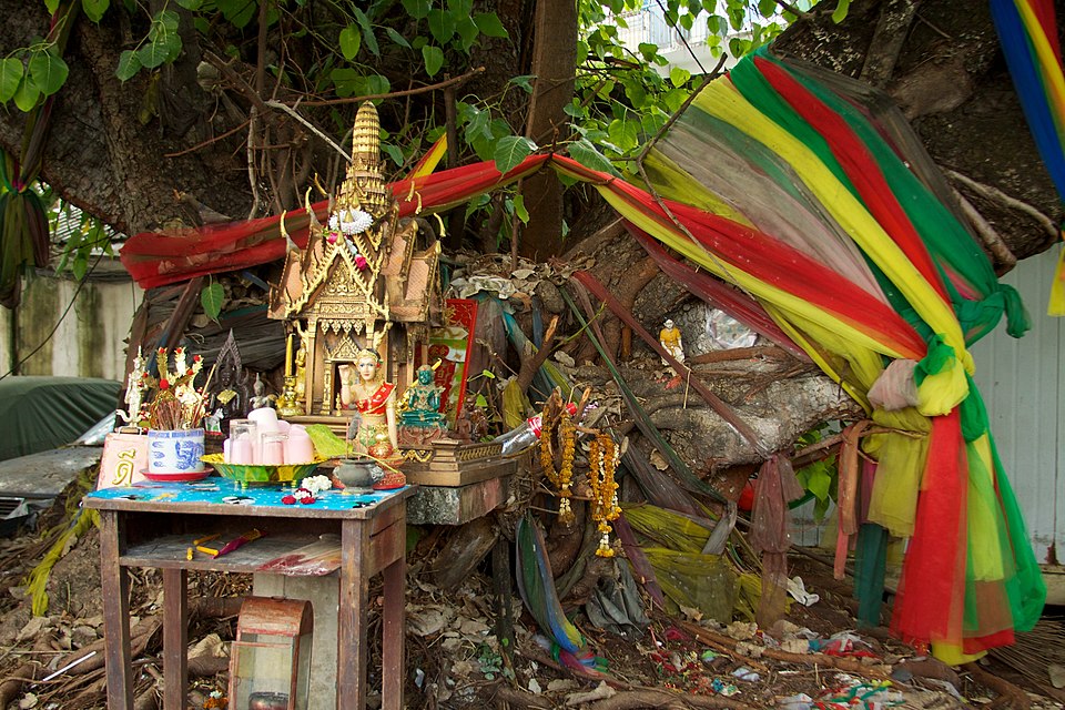 A photograph of Wat Pathum Khongkha Ratchaworawihan
