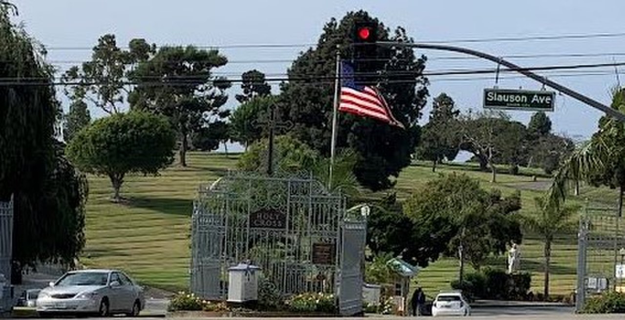 صورة Holy Cross Cemetery