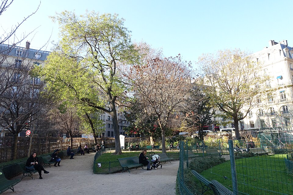 A photograph of square D'Estienne-d'Orves