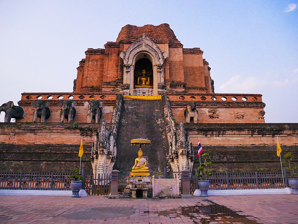 A photograph of Wat Chedi Luang