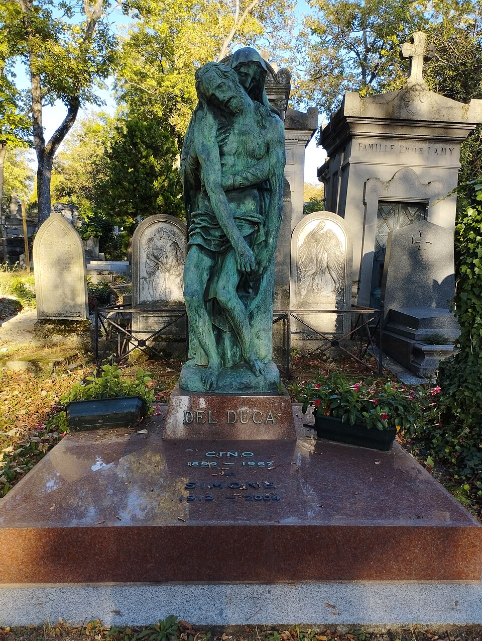 A photograph of Grave of Del Duca