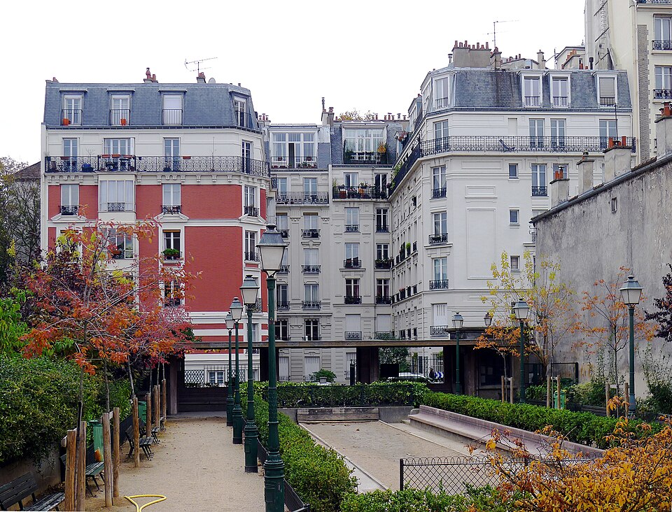 A photograph of square Suzanne-Buisson