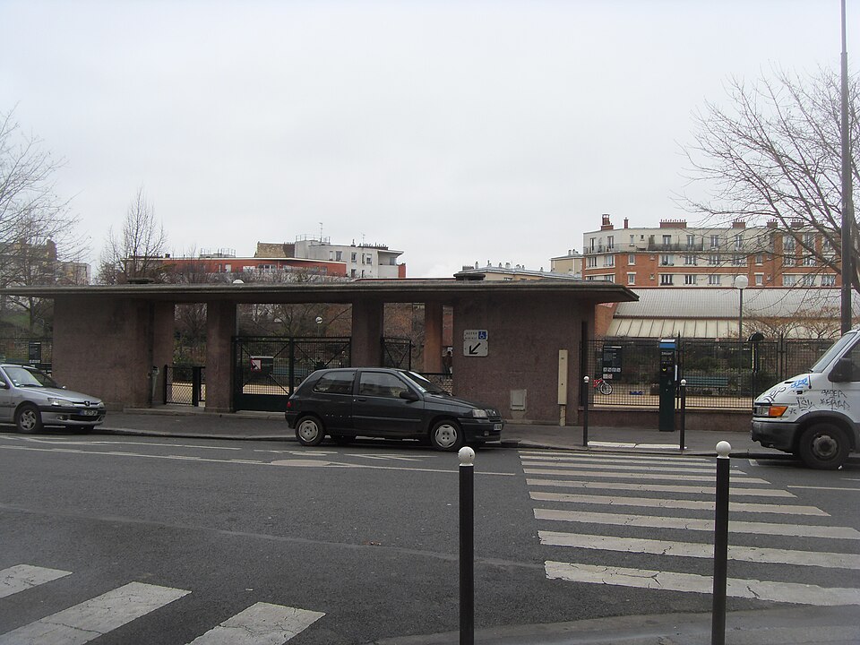 A photograph of square Ernest-Goüin