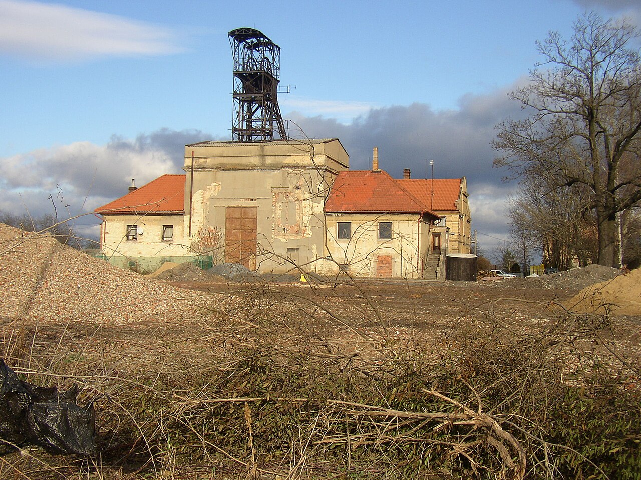 Mine Shaft Headframe