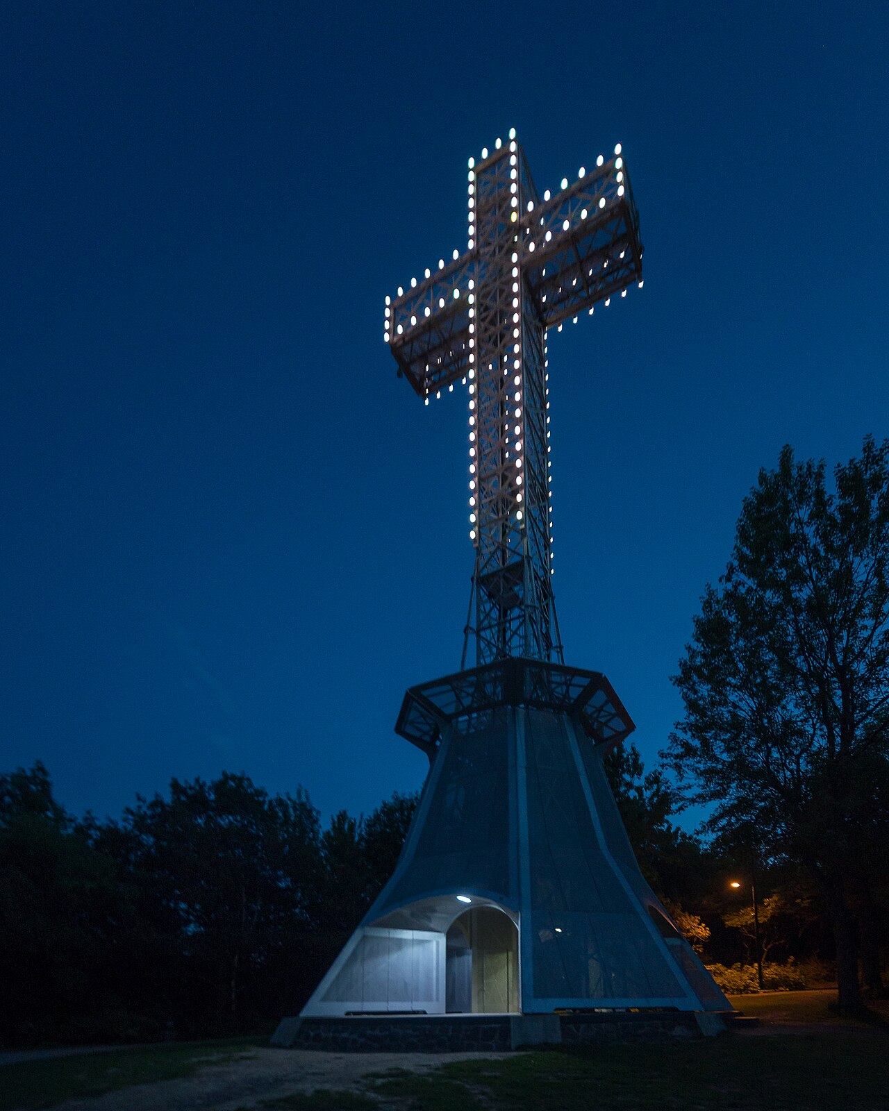 A photograph of Mount Royal Cross