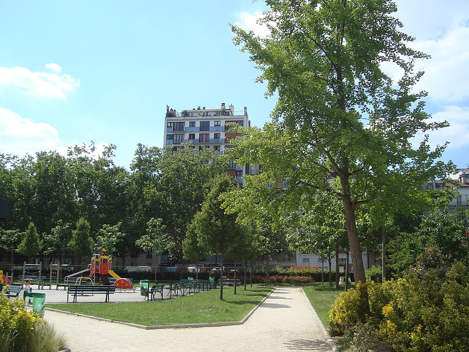 A photograph of square Émile-Cohl