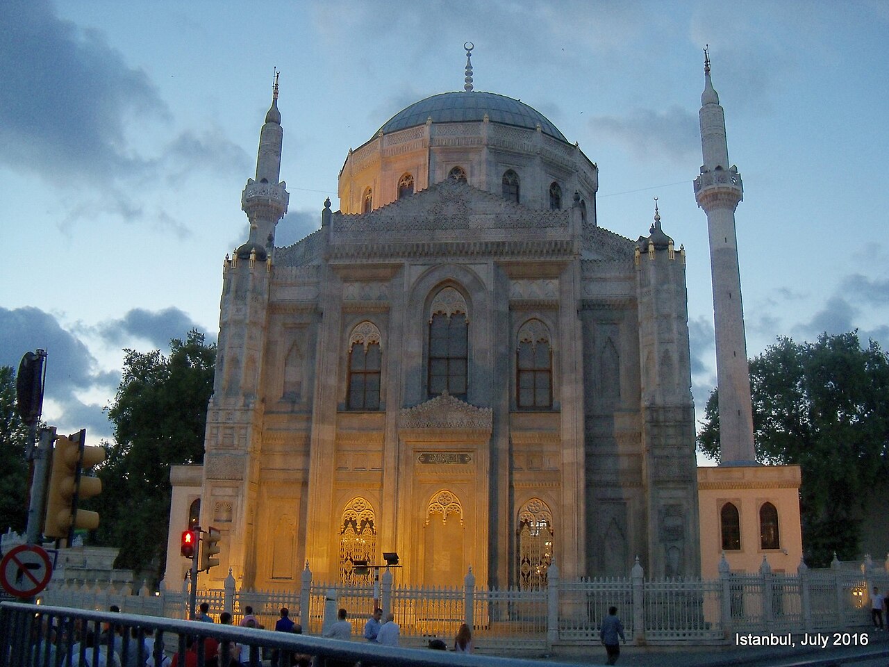 Pertevniyal Mosque の写真