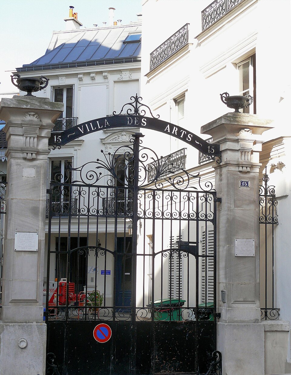 A photograph of Villa des Arts
