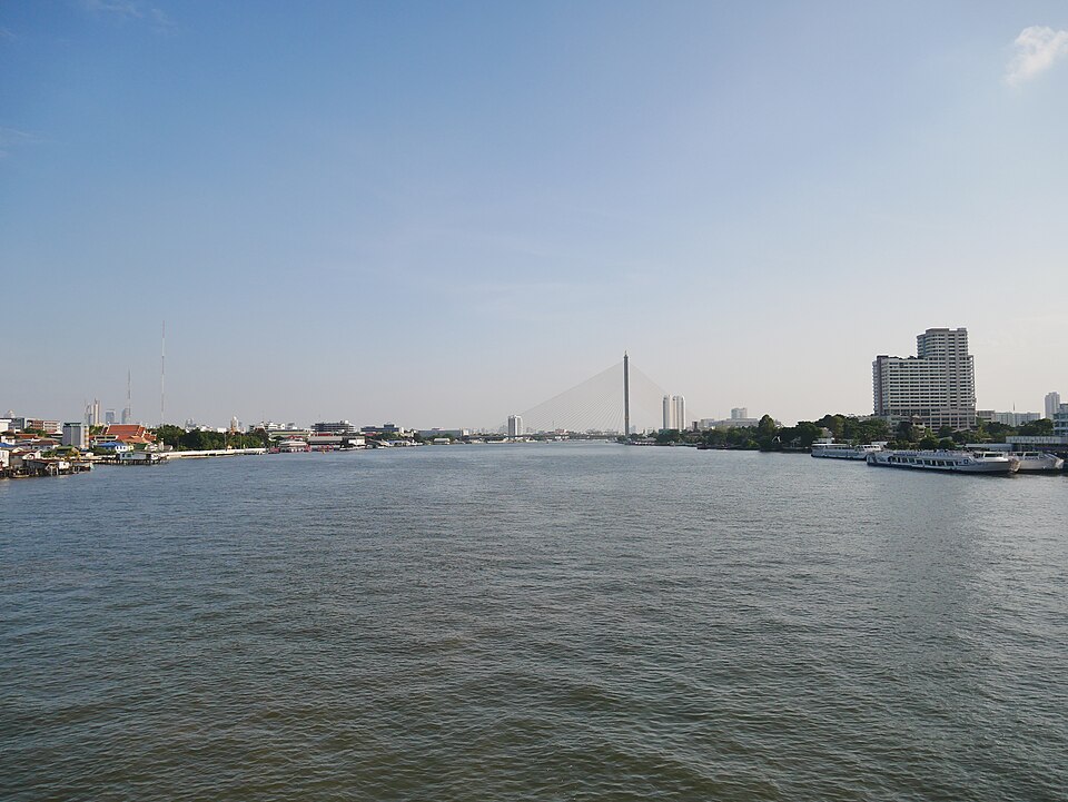 A photograph of Rama VIII Bridge