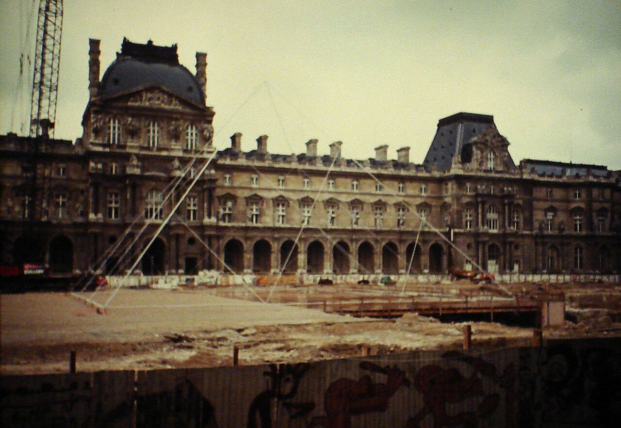 Una fotografia di Pyramide du Louvre
