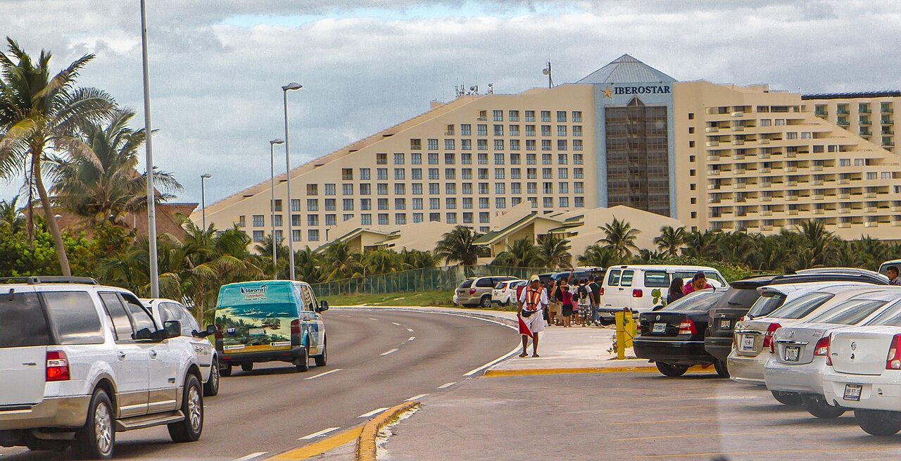 A photograph of Cancun sign