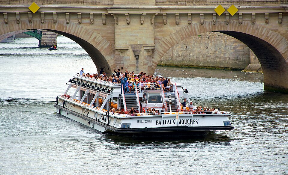 A photograph of Bateau Mouche