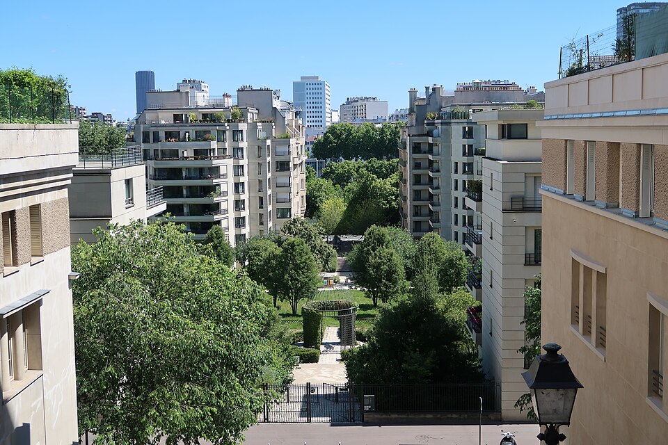A photograph of parc de Passy
