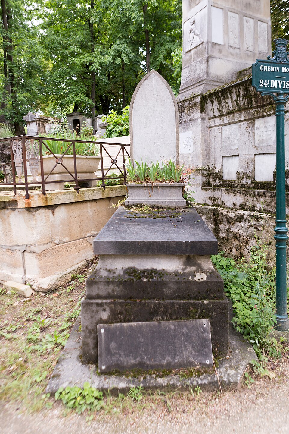 A photograph of Grave of Debon