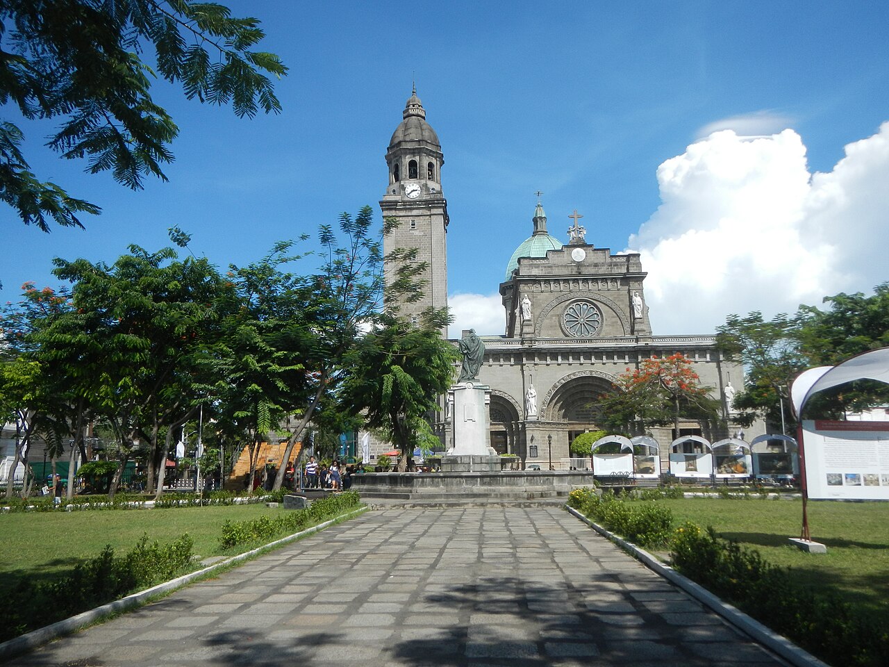 A photograph of Plaza de Roma