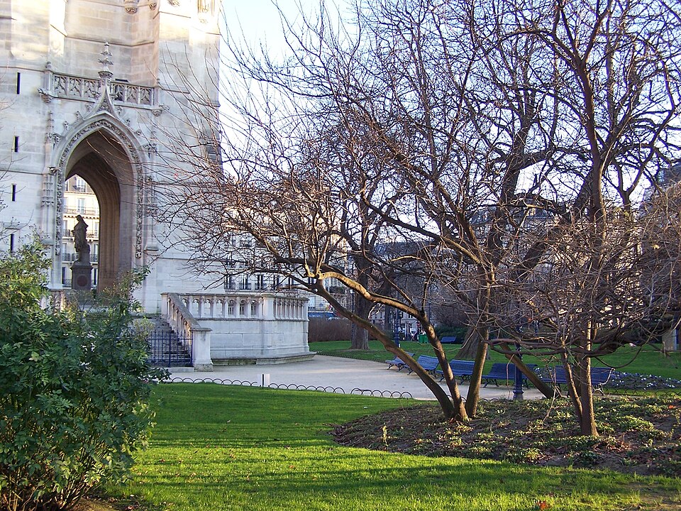 A photograph of square de la tour Saint-Jacques