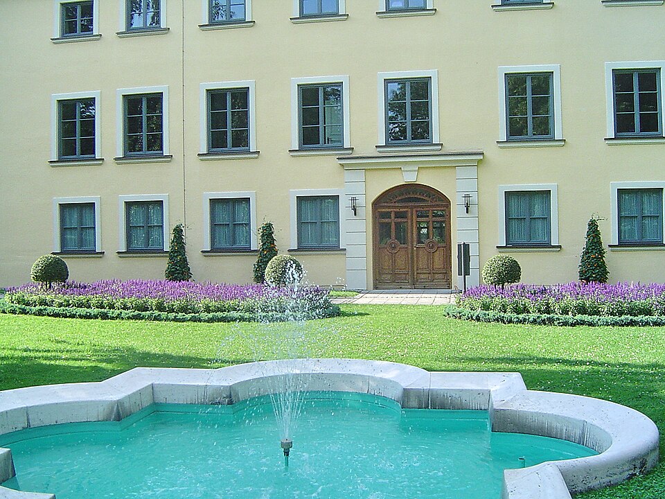 A photograph of Ismaning Palace