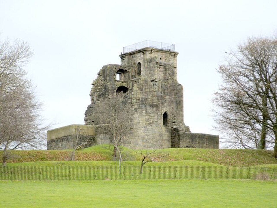 A photograph of Crookston Castle