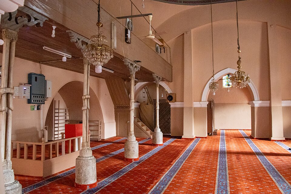 A photograph of Grand Mosque
