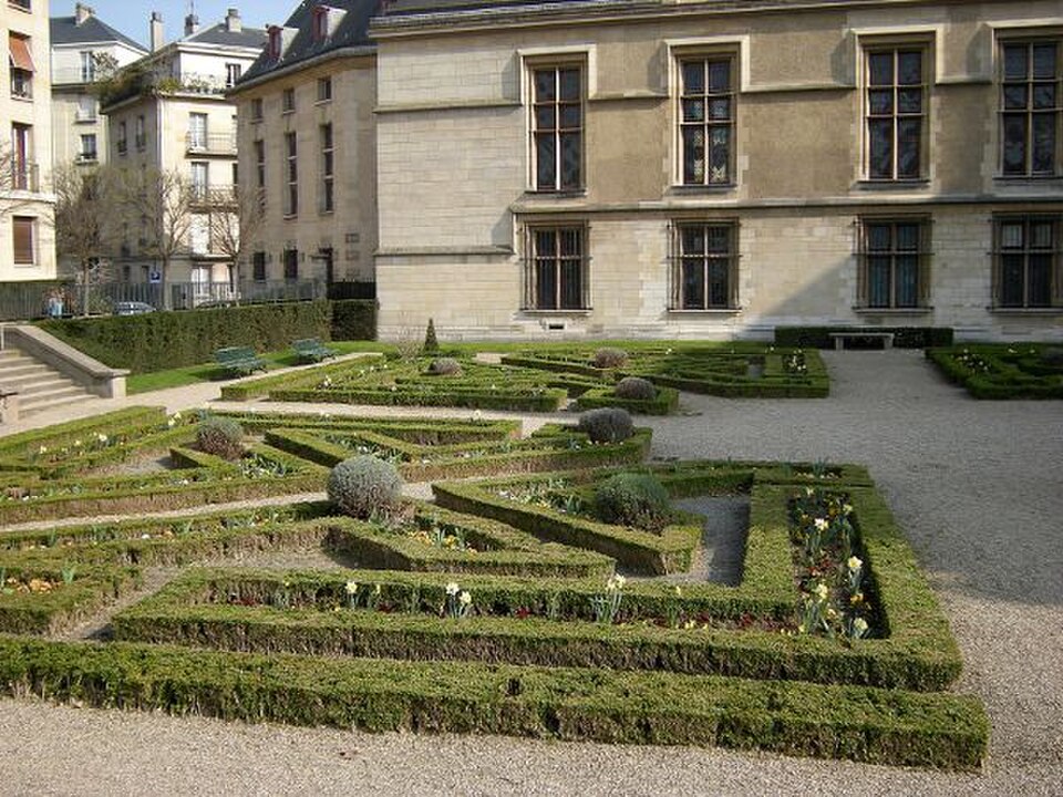 A photograph of jardin de l'Hôtel de Sens