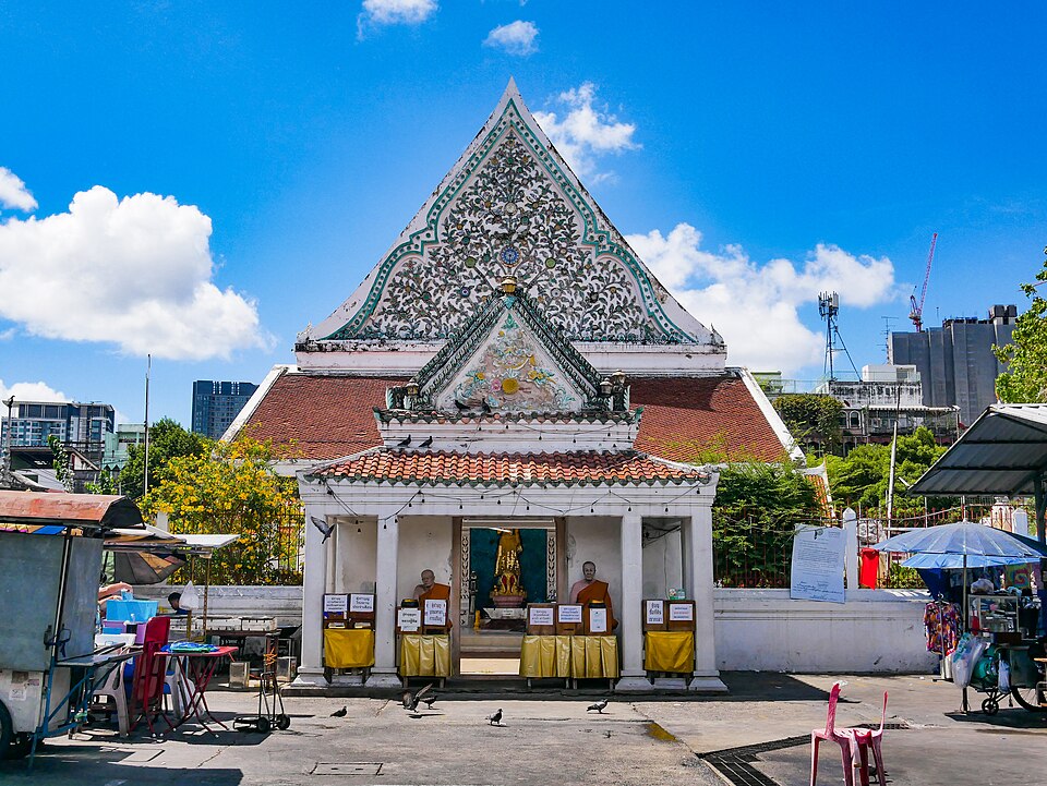 A photograph of Wat Ratchakhrue