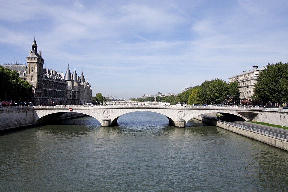 A photograph of pont au Change