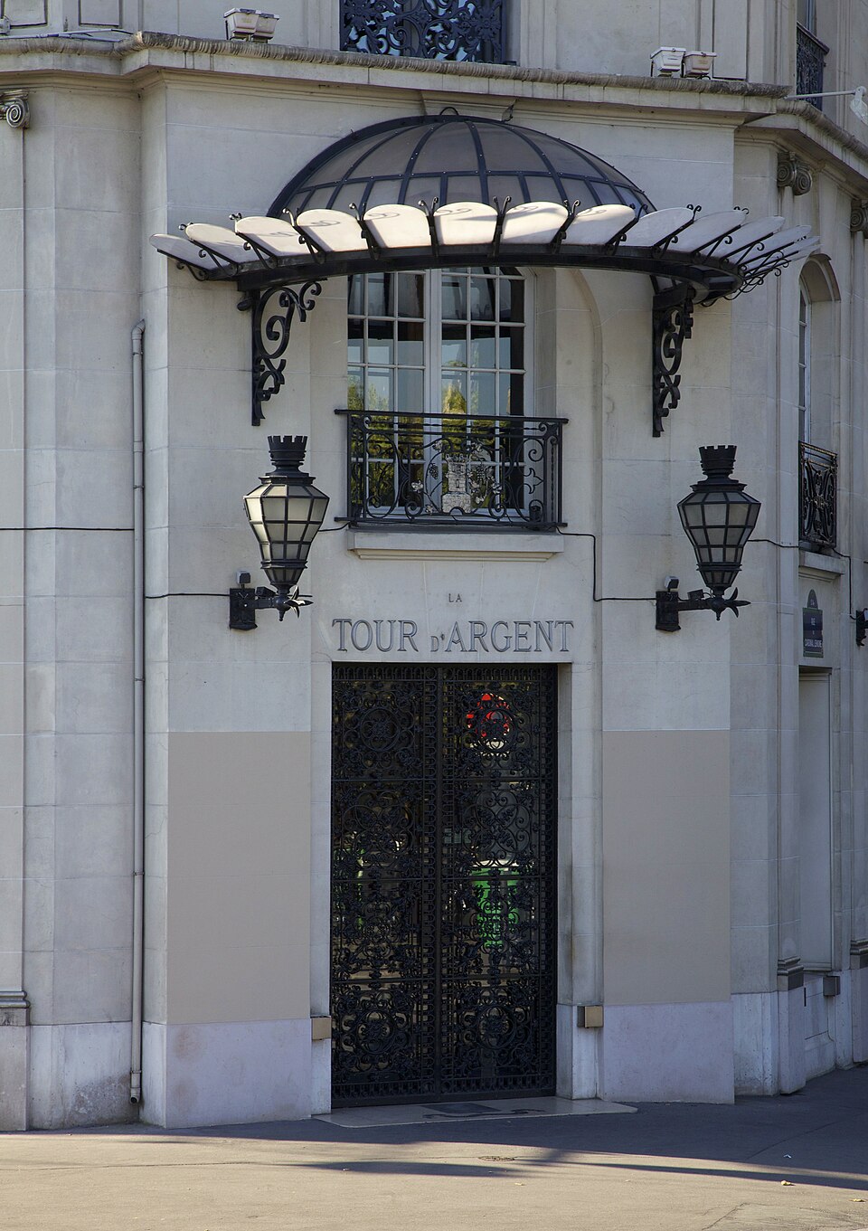 A photograph of Tour d'Argent
