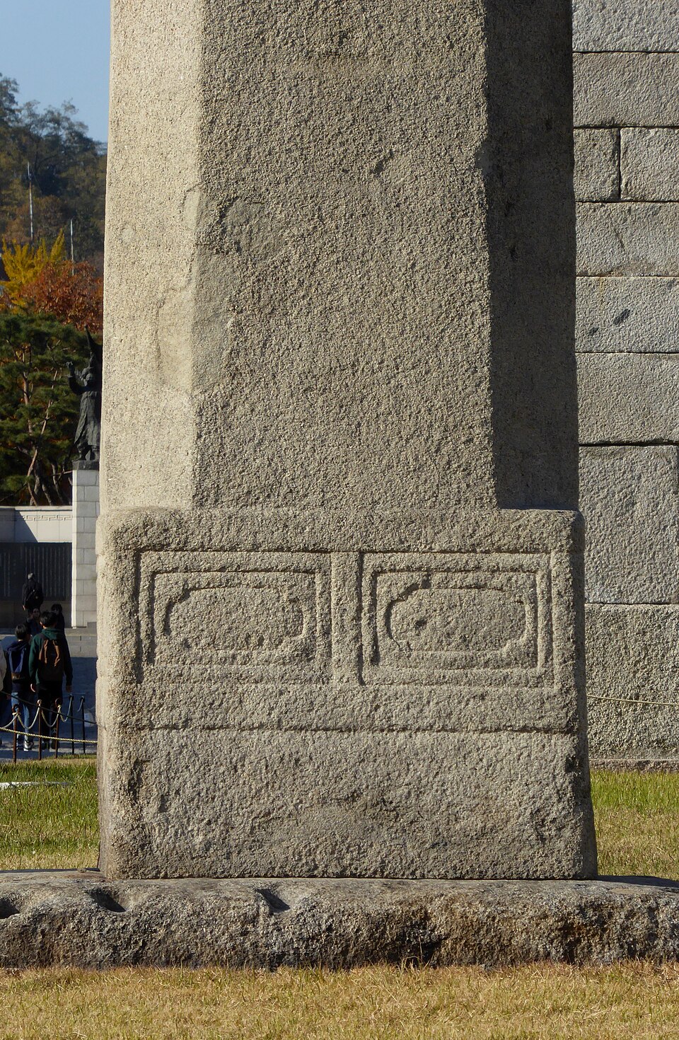 A photograph of Independence Gate