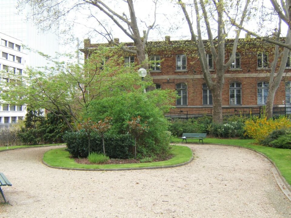 A photograph of square Albert-Tournaire