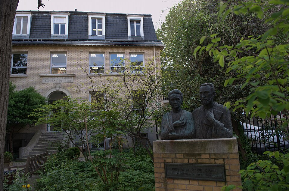 A photograph of Musée Curie