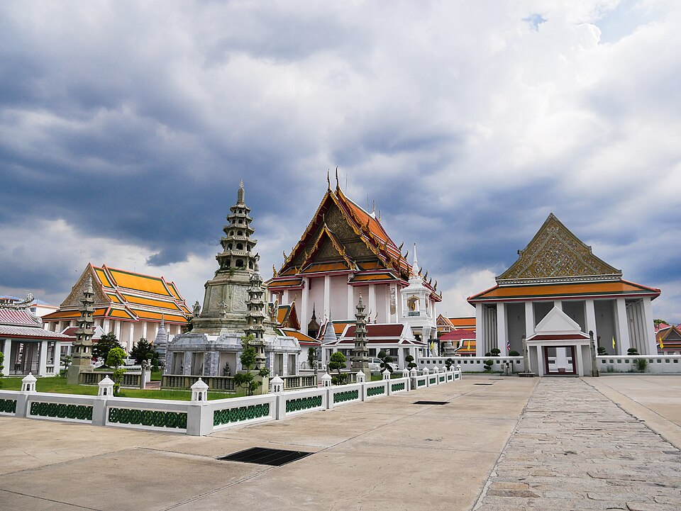 A photograph of Wat Kalayanamitr