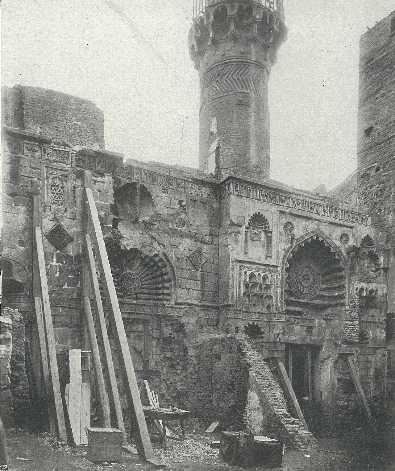 A photograph of Al-Aqmar Mosque
