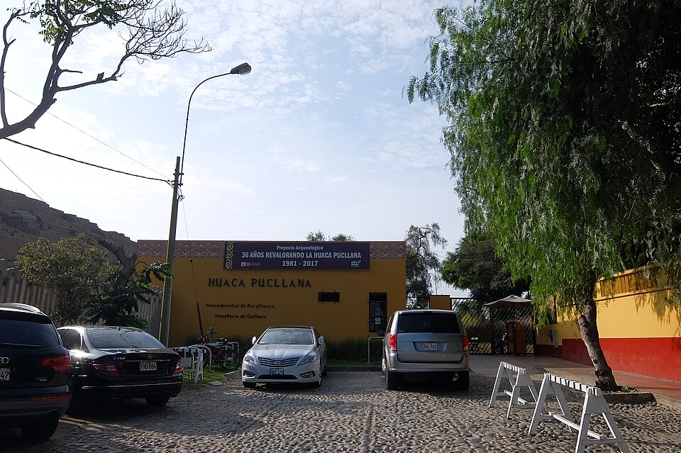 A photograph of Museo de Sitio Huaca Pucllana