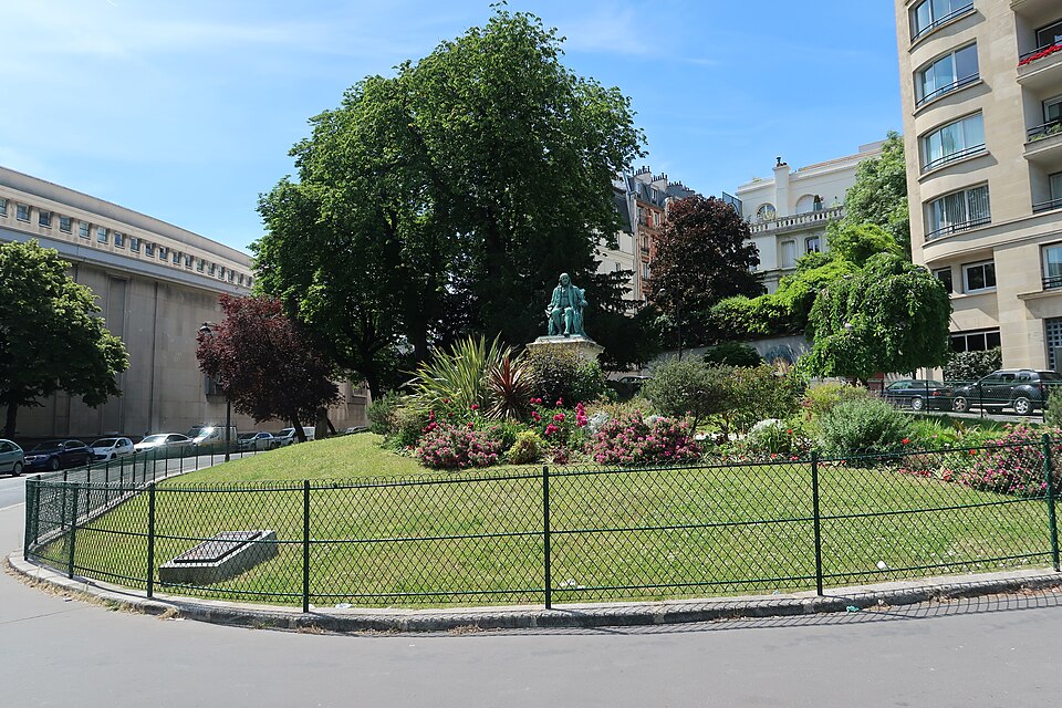 A photograph of square de Yorktown