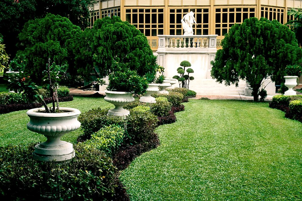 A photograph of Vimanmek Mansion