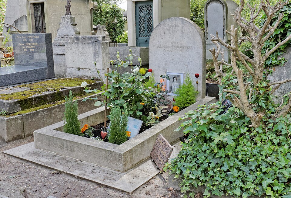 A photograph of Grave of Girardot