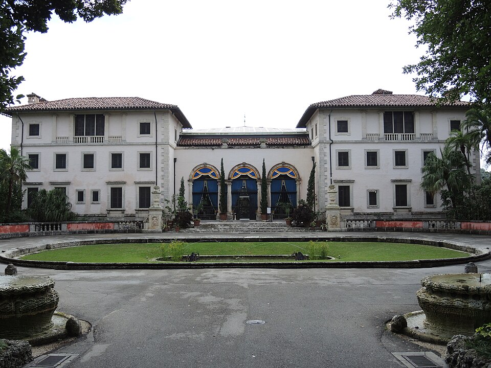 A photograph of Vizcaya Museum and Gardens