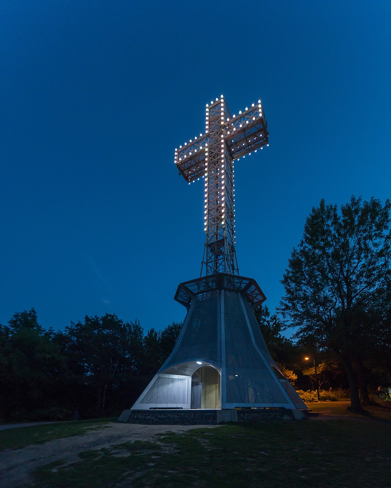 A photograph of Mount Royal Cross