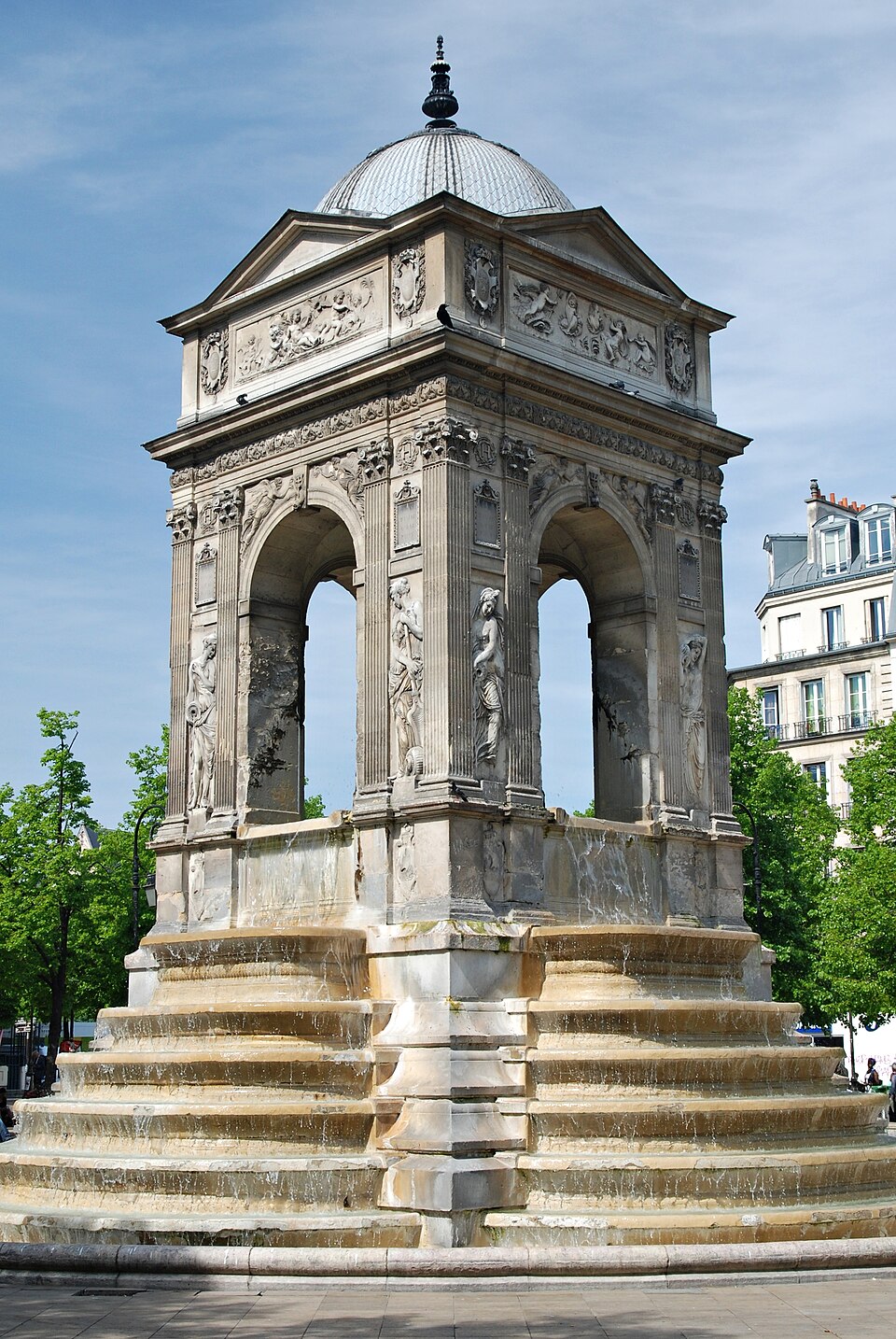 A photograph of fontaine des Innocents